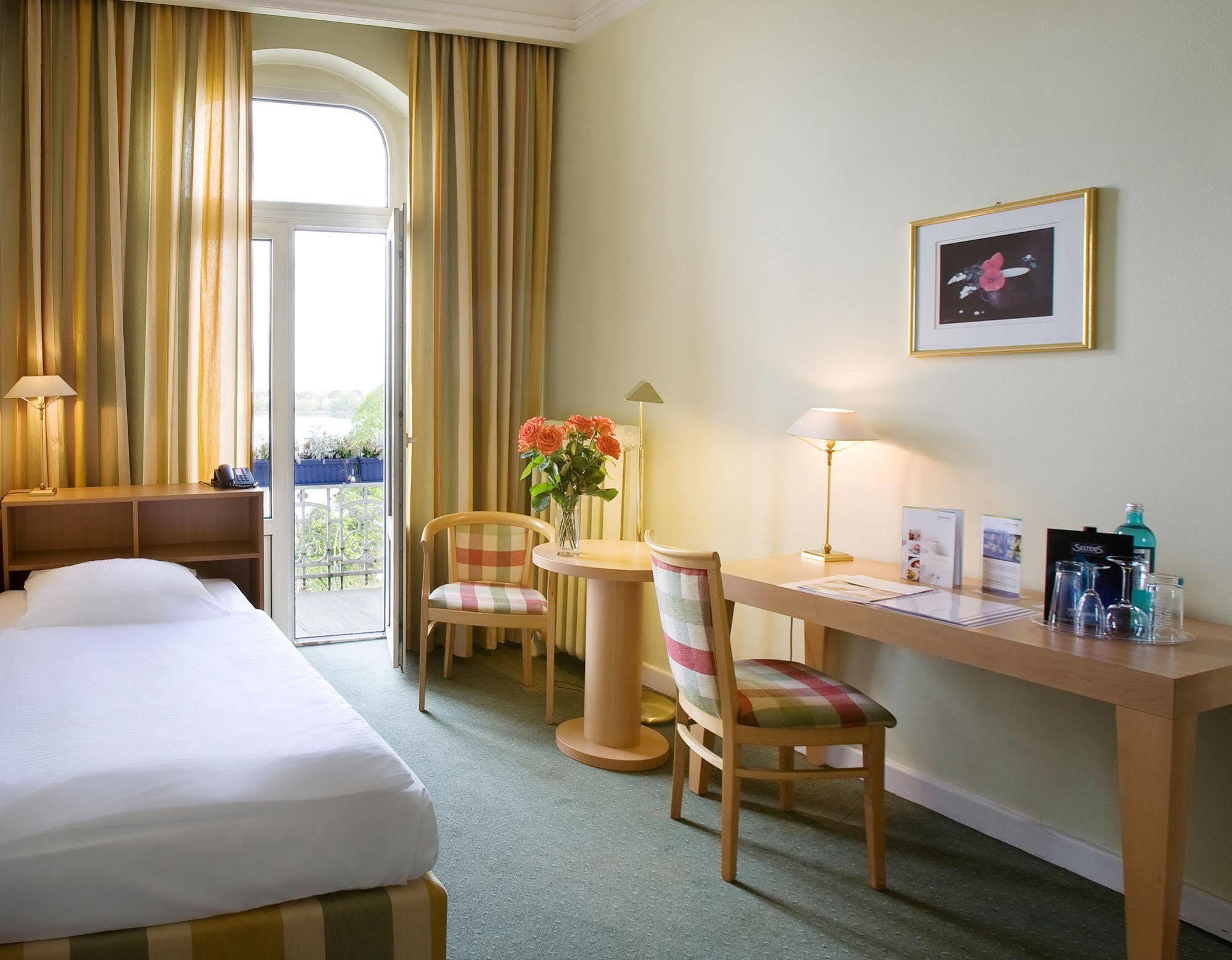 Relexa Hotel Bellevue An Der Alster Гамбург Экстерьер фото